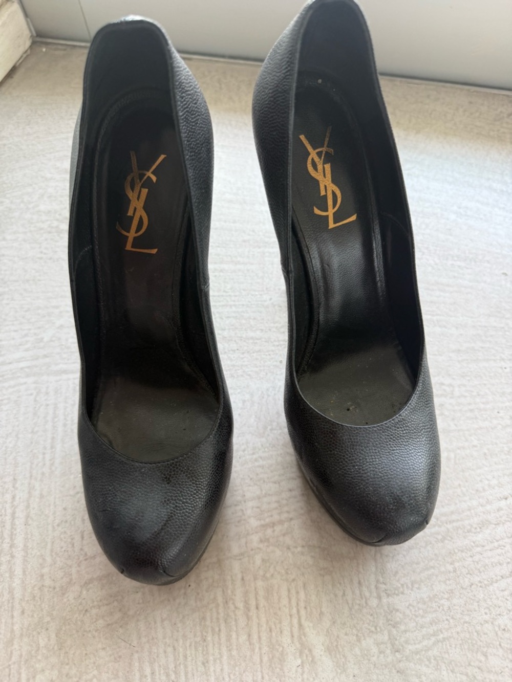 Saint Laurent Black Leather Tribute Pump